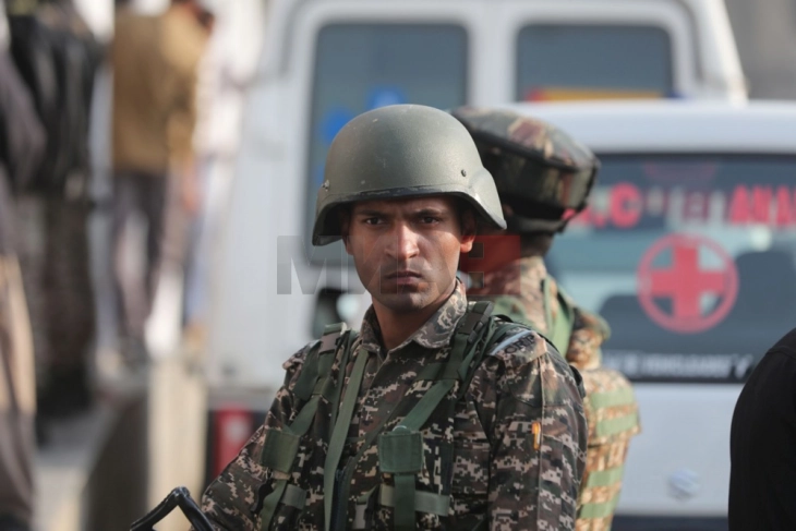 Индија го суспендира договорот за вода со Пакистан и го затвора главниот граничен премин по терористичкиот напад во Кашмир