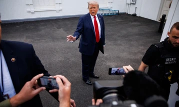 Trampi me kritika për Zelenskin pas deklaratës për Krimenë: Mbaroni punën, do ta humbni gjithë vendin