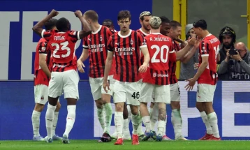 Milani  e deklason Interin dhe plasohet në finalen e Kupës së Italisë