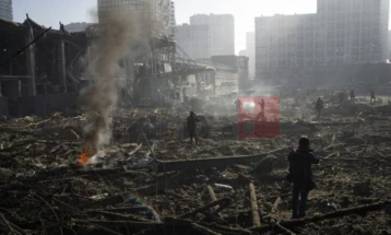 Autoritetet ukrainase: Në një sulm rus ndaj Kievit humbën jetën nëntë persona, ndërsa 63 janë plagosur