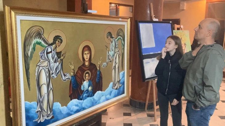 Ликовни и литературни автори донираа дела за хуманитарно-продажната изложба за настраданите во Кочани