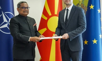 Mucunski pranoi kopjet e letrave kredenciale nga ambasadori i sapoemëruar i Indisë me seli në Sofje, Arun Kumar Sahu