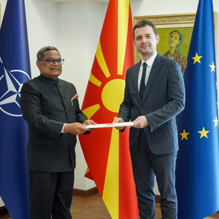 India's new ambassador presents letters of credence to foreign minister