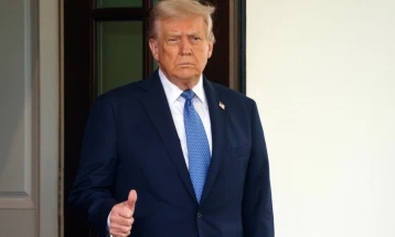 Tramp pas sulmit vdekjeprurës rus në Kiev: Rusia dhe Ukraina duan paqe