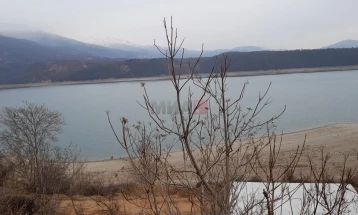 Kallëzim penal për dibranin për uzurpimin e parcelës përgjatë bregdetit të Liqenit të Dibrës