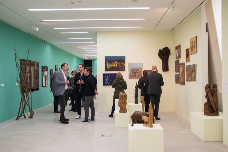 Отворена изложбата „Ткаење светови: Колекции во разговор“  во Љубљана