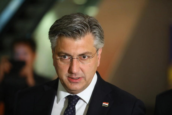 Пленковиќ повикува на ублажување на тензиите во БиХ по разговорите со Шмит