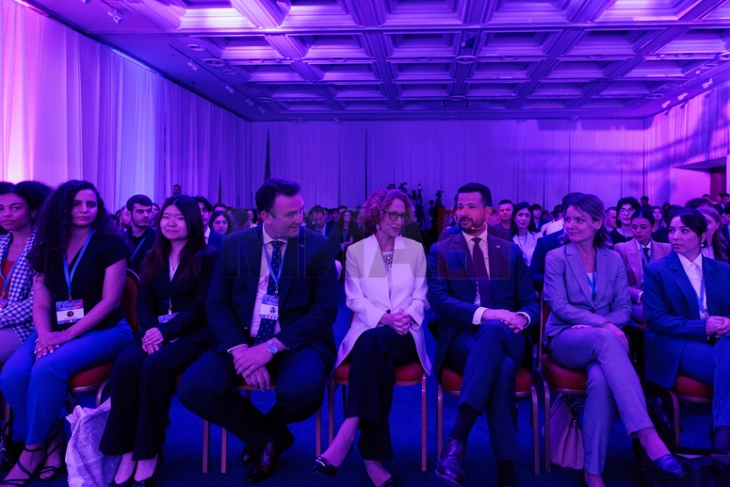 Zëvendës shefja e NATO-s: Ballkani Perëndimor duhet të jetë i kujdesshëm me fjalët – ato mund të jenë më të rrezikshme se armët