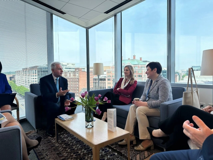 Гувернерката Ангеловска-Бежоска и министерката Димитриеска-Кочоска на Пролетните средби на ММФ и Светската банка