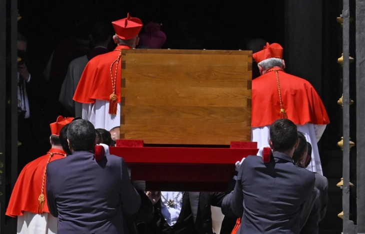 Погребан папата Франциск