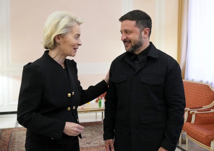 Фон дер Лајен му порача на Зеленски дека ЕУ секогаш ќе ја поддржува Украина во потрагата по мир