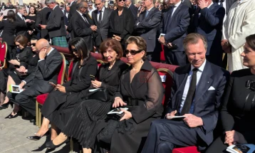 Presidentja Siljanovska-Davkova mori pjesë në meshën e varrimit për Shenjtërinë e Tij, Papa Françeskut