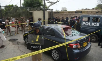 Ushtarët indianë dhe pakistanezë shkëmbejnë zjarr përgjatë kufirit