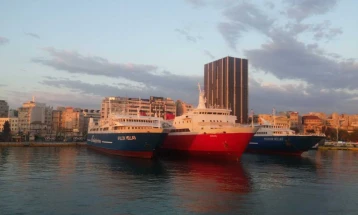 Ndalesë për lundrim nga një pjesë e porteve në Athinë për shkak të erës së fuqishme