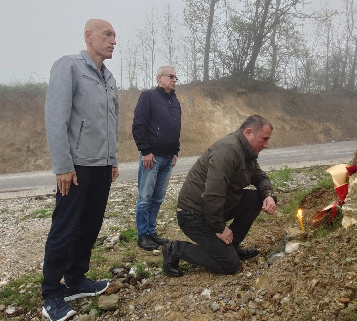 Делегација на Достоинство, предводена од Ангелов положи цвеќе во спомен на загинатите бранители во Вејце