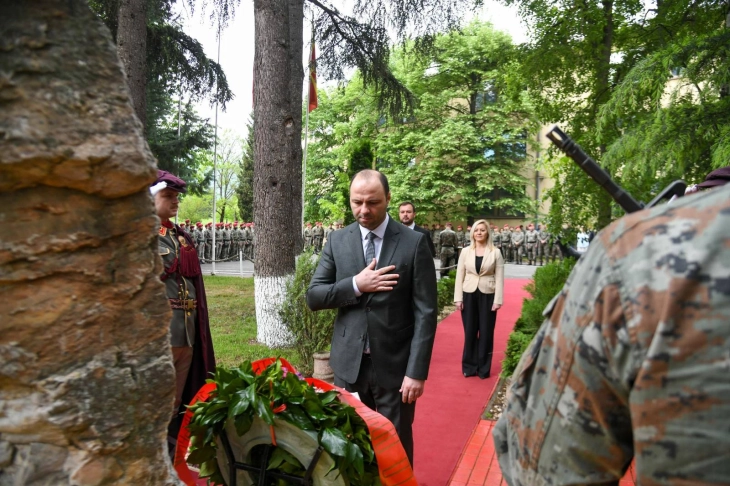 Во касарната „Илинден“ во Скопје оддадена почит за загинатите бранители кај месноста Вејце