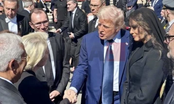 Pinjo: Takim midis Fon der Lajenit dhe Trampit do të mbahet kur të vijë momenti i duhur për të