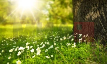 Në mëngjes freskët, ndërsa gjatë ditës me diell dhe ngrohtë deri 25 gradë