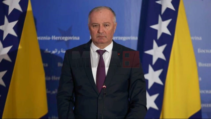 Министерот за одбрана на БиХ бара разрешување на амбасадорот во Србија поради „антибосански“ изјави