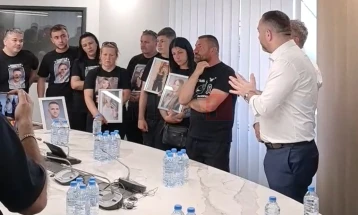 Takim i familjeve të viktimave në zjarrin në diskotekën 