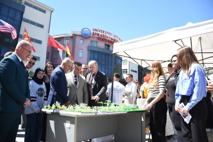 Në Universitetin e Tetovës u mbajt Dita e hapur dhe Panairi i karrierës