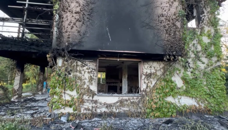 Опожарена викенд куќата на Пандов во Орешани