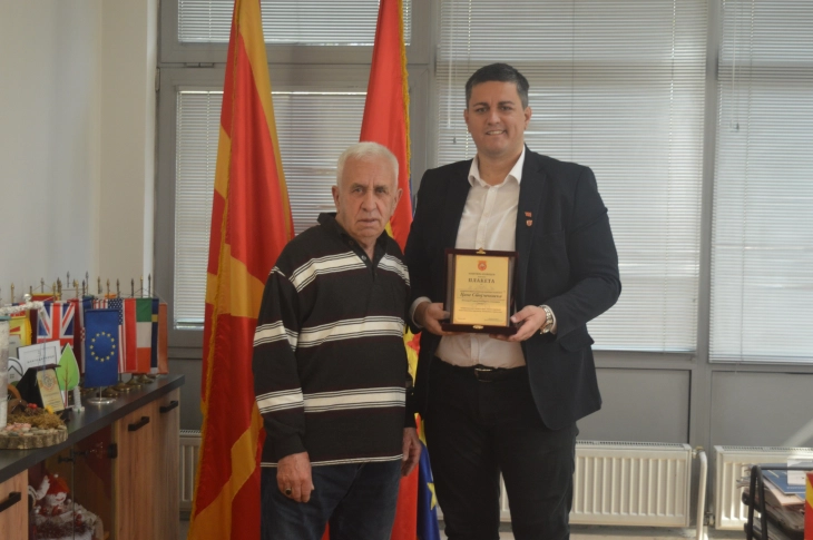 Плакета за највозрасниот бербер во општина Илинден