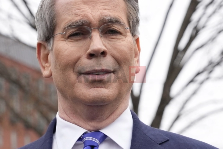 Бесент: Украина сака да направи измени во последен момент во договорот за минерали