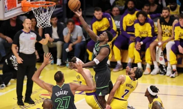 Лејкерси елиминирани во првото коло од НБА плејофот