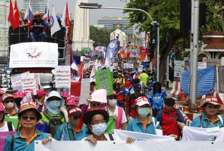 Miliona punëtorë në rrugë në kërkim të të drejtave: Dita Ndërkombëtare e Punës festohet në mbarë botën