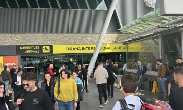 Aeroporti në Tiranë vazhdon të thyejë rekorde, në tremujorin e parë janë regjistruar rreth 2,1 milionë udhëtarë