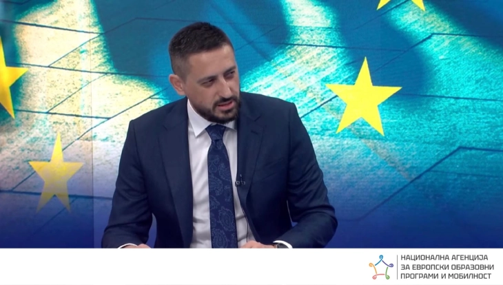 Раскинати договорите со тројца евалуатори од Националната агенција за европски образовни програми и мобилност, немале соодветана обука