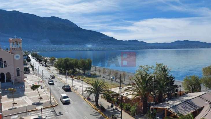 Затворска казна до три месеци или парична казна од 300 евра за паркирање приколки или кампери на јавни простори во Грција