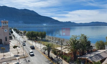 Затворска казна до три месеци или парична казна од 300 евра за паркирање приколки или кампери на јавни простори во Грција