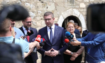 Mickoski: Nëse është i mençur, Ahmeti të marrë mësim dhe në vend që të kërcënojë, të bëjë reforma strukturore në parti