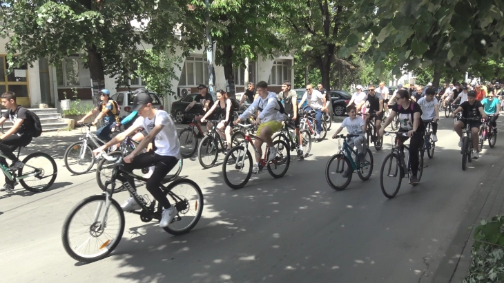 Turne me biçikleta në nder të viktimave në klubin 