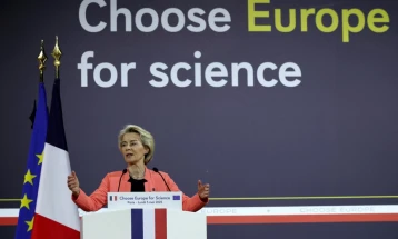 EU Commission pledges €500m in funding to attract US researchers