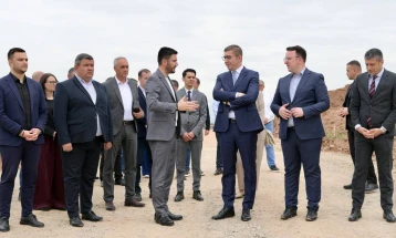 Мицкоски во посета на Општина Карбинци 