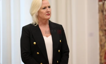 Агелер со честитка за Денот на македонскиот јазик