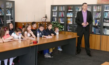 Стерјовски: Да го чуваме, негуваме и пренесуваме македонскиот јазик со љубов, гордост и достоинство