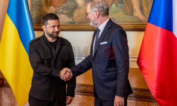 Чешка ѝ испорачува нова муниција на Украина и најавува проширена обука за пилоти