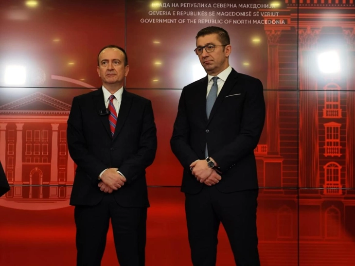 Bisedime Mickoski Taravari nëse Aleanca për Shqiptarët do të mbetet në Qeveri