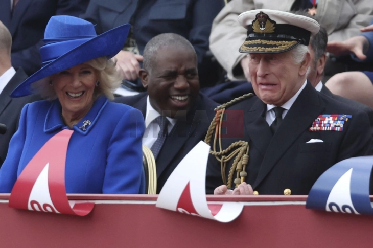 Кралот Чарлс и украински војници на парадата за Денот на победата во Лондон