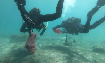 Нуркачи викендов ќе го чистат дното на Охридското Езеро од цврст отпад