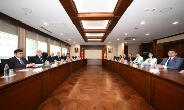 Средба на Димитриеска-Кочоска со турскиот министер за трезор и финансии Шимшек, договорено интензивирање на соработката