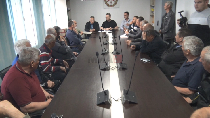 Трипуновски на средба со оризопроизводителите: Ќе бидат зајакнати капацитетите за правилно користење на водата за сеидба на оризот