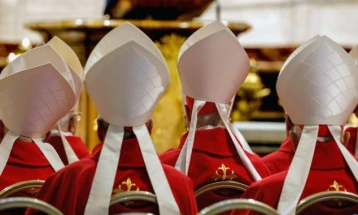 Католичките кардинали повикуваат на прекин на огнот во светот пред конклавата