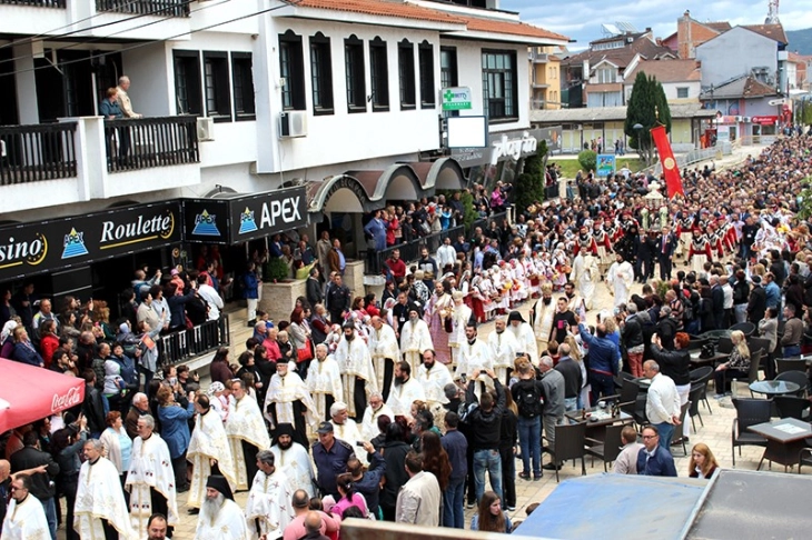 Традиционална литија со моштите на „Свети Георгиј Победоносец“ во Струга