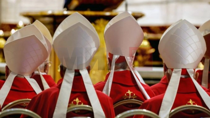 Kardinalët katolikë bëjnë thirrje për armëpushim në botë përpara konklavës