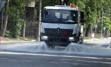 Во Кавадарци „Комуналец“ претстави ново возило за перење улици 